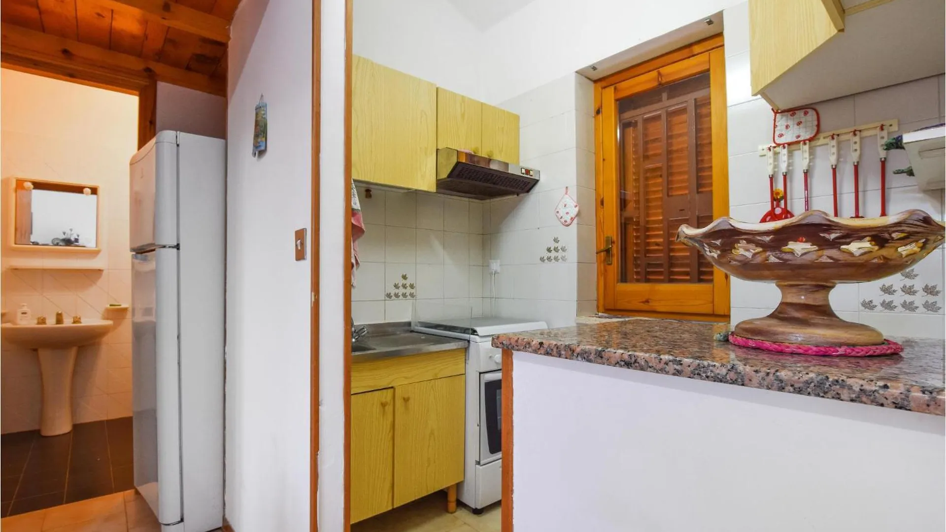 1 Bedroom Nice Apartment In Acqualadrone Sparta Italy