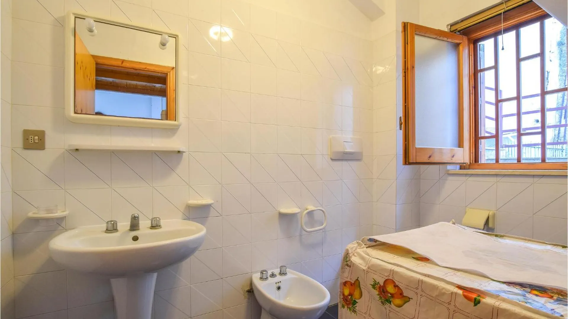 1 Bedroom Nice Apartment In Acqualadrone Sparta Italy