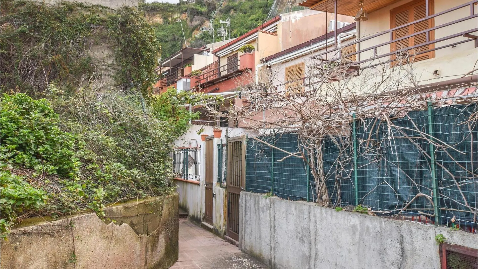 1 Bedroom Nice Apartment In Acqualadrone Sparta Italy